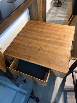 Mesa de centro de madera y metal