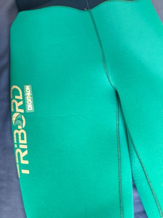 Traje de neopreno con capucha
