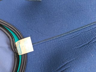 Traje de neopreno con capucha