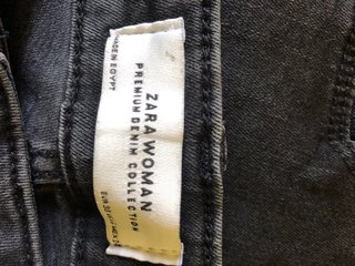 Jeans Zara vita alta bottoni neri taglia 38