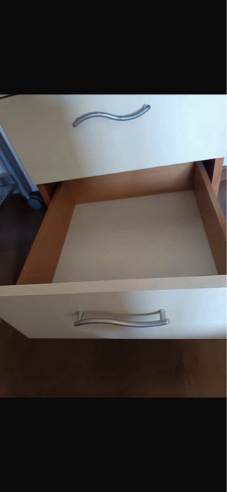 Scrivania con cassettiera
