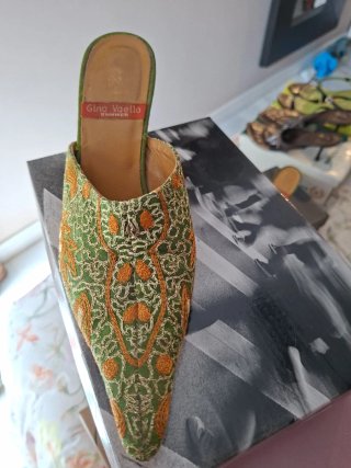 Zapatos de tacón Gino bordados