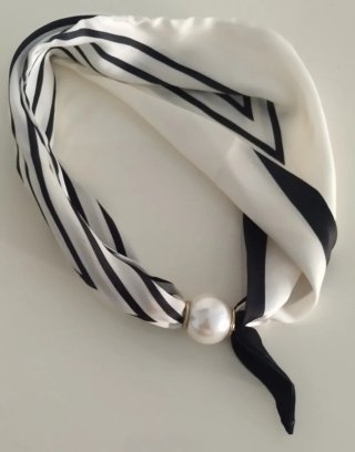 Accesorio cuello rayas blanco y negro