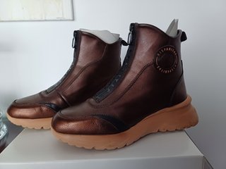 Botas color cobre, cremallera frontal, HISPANITAS.