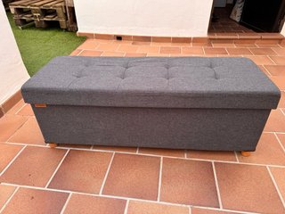 Puf de almacenamiento gris