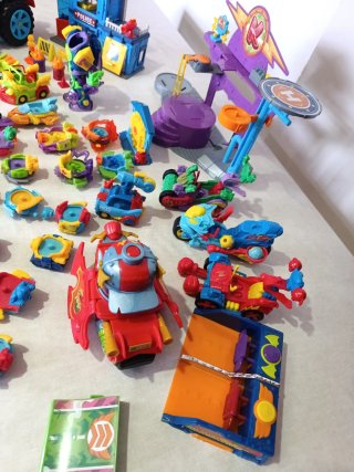Pack Superthings + 25 coches Sin figuras
