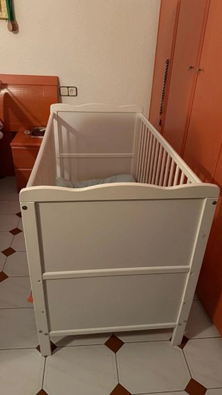 Cuna de bebé blanca Medidas 1,25 L 65 Ancho 85 Alt