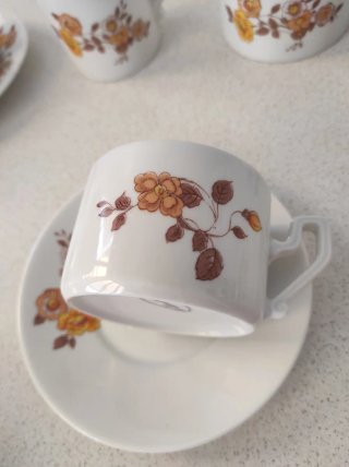Servizio thè in porcellana con fiori