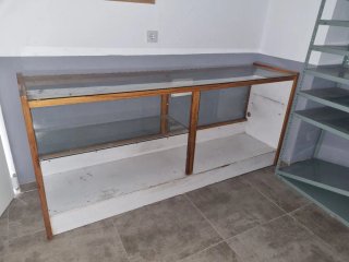 Mostrador madera y cristal