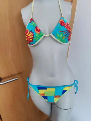 Bikini estampado floral y cuadros