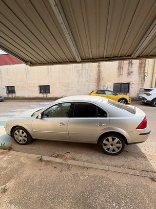 Ford Mondeo Ghia 2011
