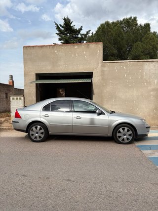 Ford Mondeo Ghia 2011