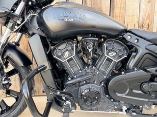Indian Scout Rogue 1200 Negra