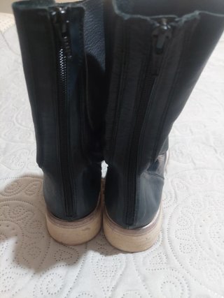 Botas de piel negras media pantorrilla