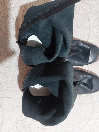 Botas de piel negras media pantorrilla
