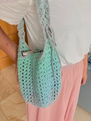 Bolso crochet degradado azul y verde hecho a mano