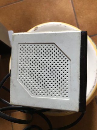 Radio Portátil FM/AM Blanca y Negra