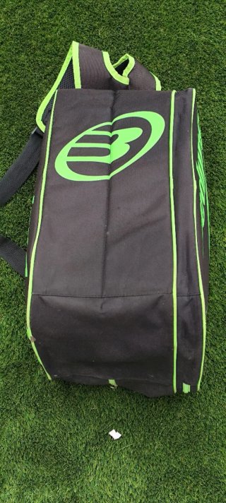 Paletero Bullpadel XSeries Negro/Verde