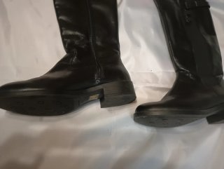 Botas altas de piel negras