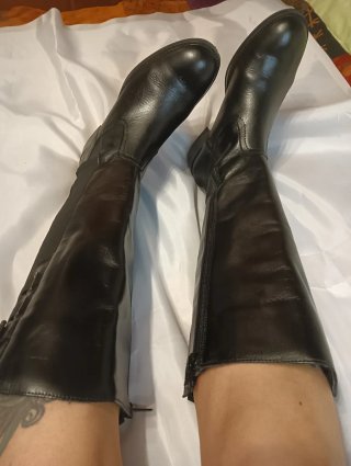 Botas altas de piel negras