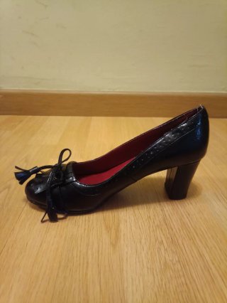 Zapatos de tacón ancho charol negro