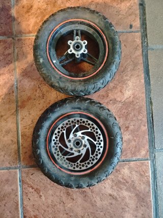 Ruedas pequeñas para patinete,o bici pequeña.