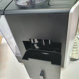 Cafetera Krups Quattro Force EA81