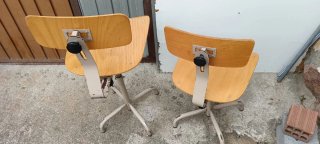 Sillas de madera y metal