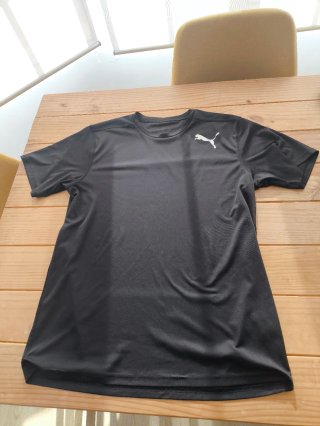 Camiseta deportiva Puma hombre negra.