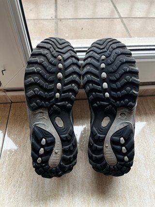 Botas de montaña Boriken grises y moradas
