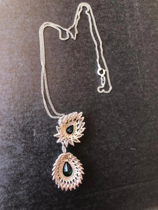 Collar Plata con Piedra Verde tipo Esmeralda
