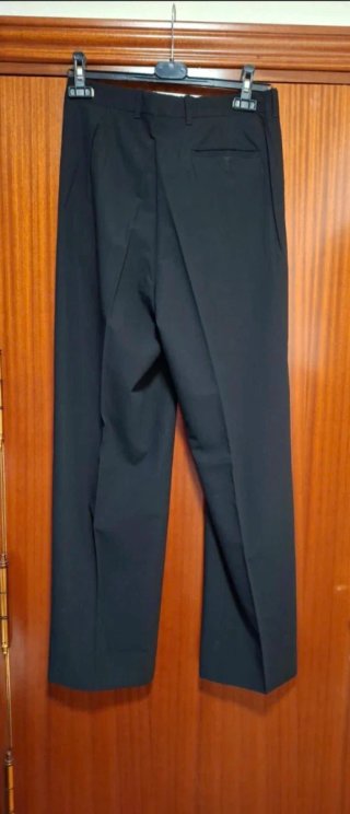 Traje de hombre granate oscuro y negro