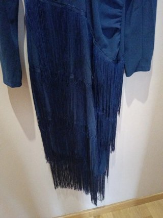 Vestido de ceremonia azul con flecos