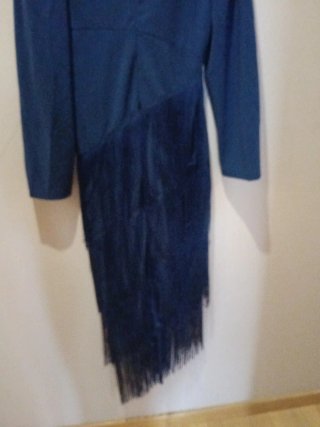 Vestido de ceremonia azul con flecos