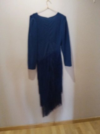 Vestido de ceremonia azul con flecos