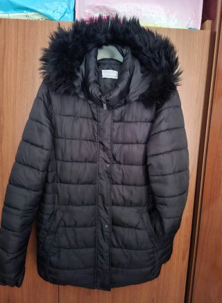 Chaquetón negro mujer con capucha
