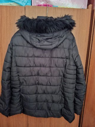 Chaquetón negro mujer con capucha