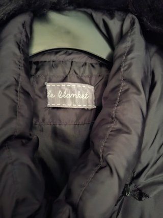 Chaquetón negro mujer con capucha