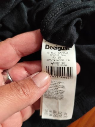Vestido desigual negro con flores