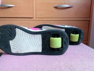 Zapatos con ruedas multicolor