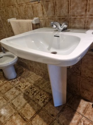 Lavabo de baño de porcelana