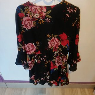 Vestido negro estampado floral