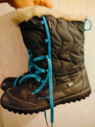 Botas de nieve Quechua negras y azules