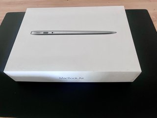 MacBook Air 13 128GB Plata con Caja y Cargador