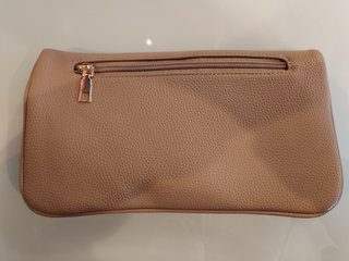 Bolso de mano camel con cremallera