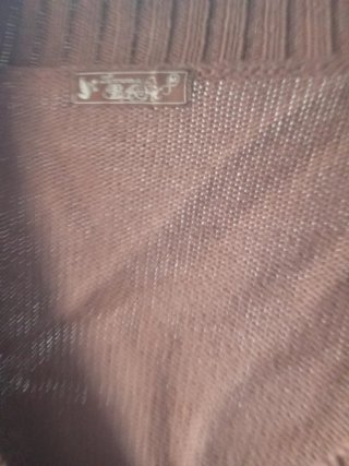 Maglioncino scollo a V color mattone