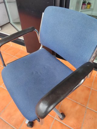 Silla de oficina con ruedas