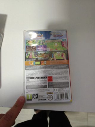Pokemon Let's Go Eevee! Nintendo Switch