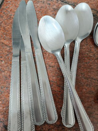 Juego de cubiertos de metal
