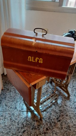 Máquina de coser Alfa vintage